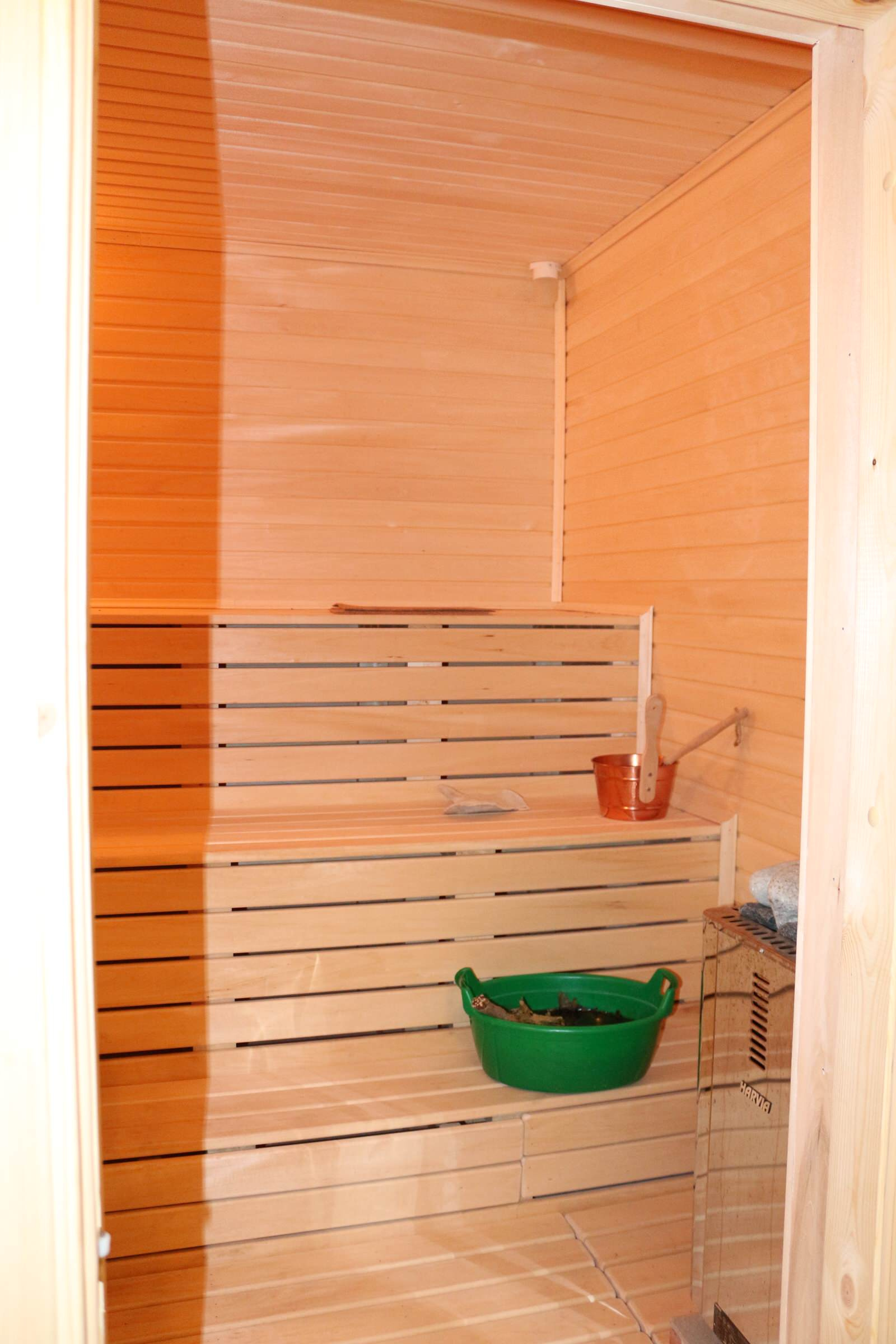 Баня с бильярдной