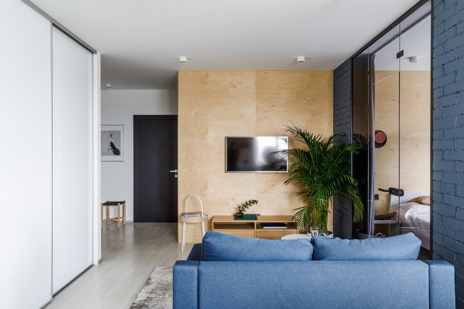 Квартира в доме у реки