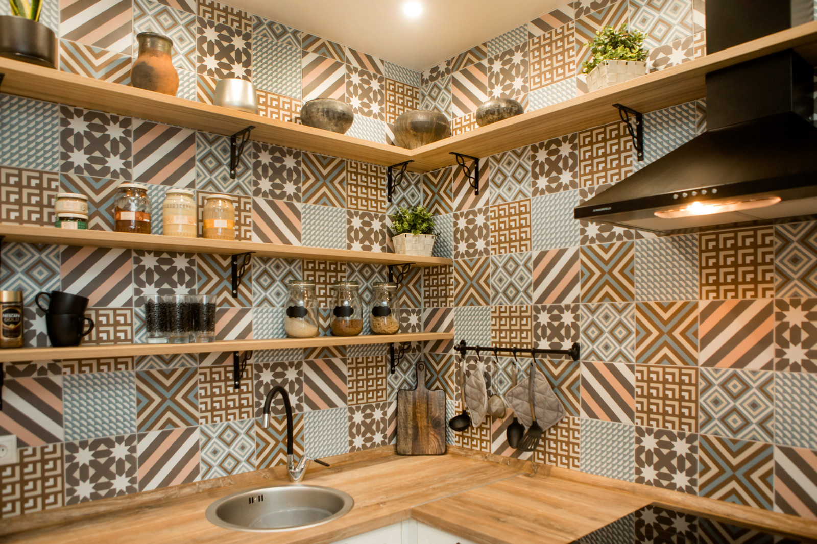 Кухня без верхних шкафов