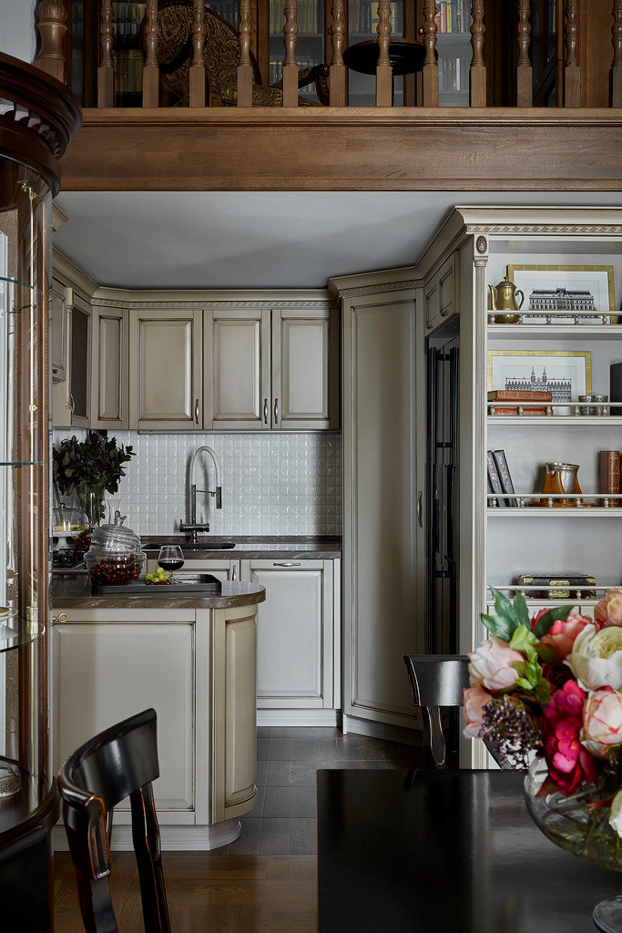 Houzz тур: Квартира в Воронеже — в купеческом доме конца XIX века