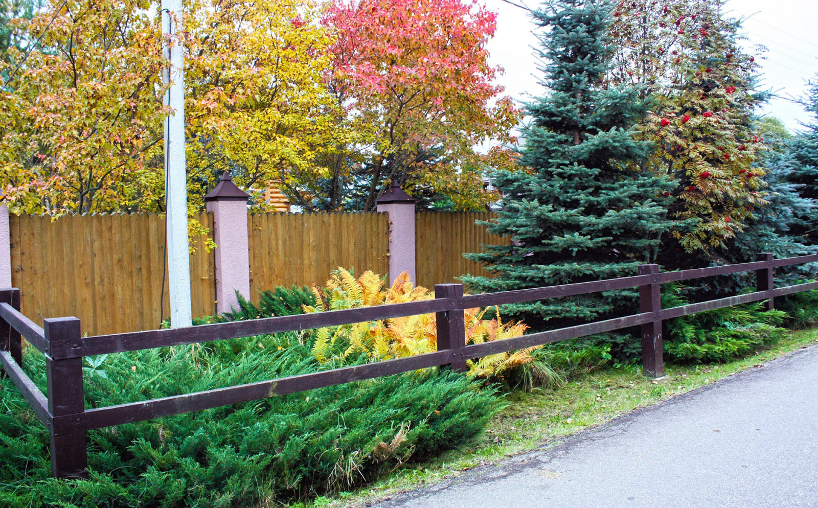 Ландшафтный дизайн участка в Кантри стиле в Завидово, Тверская область.