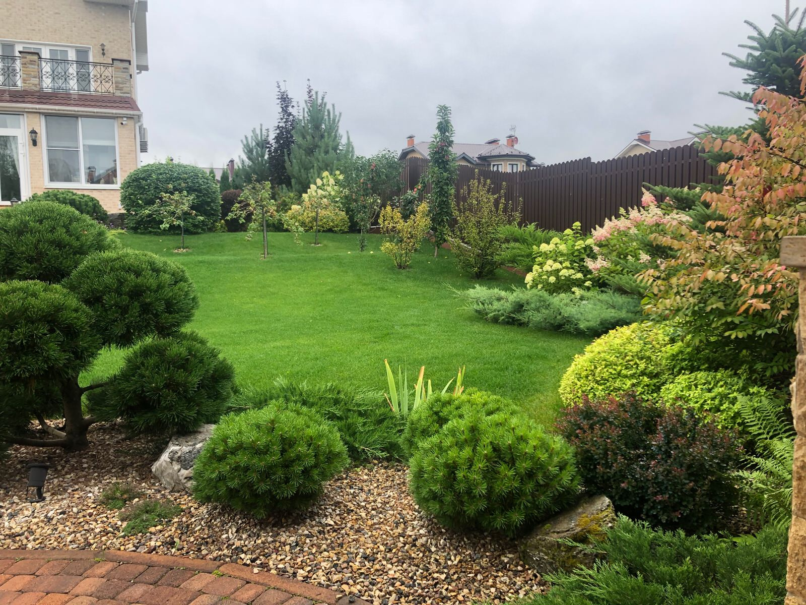 Живописный сад