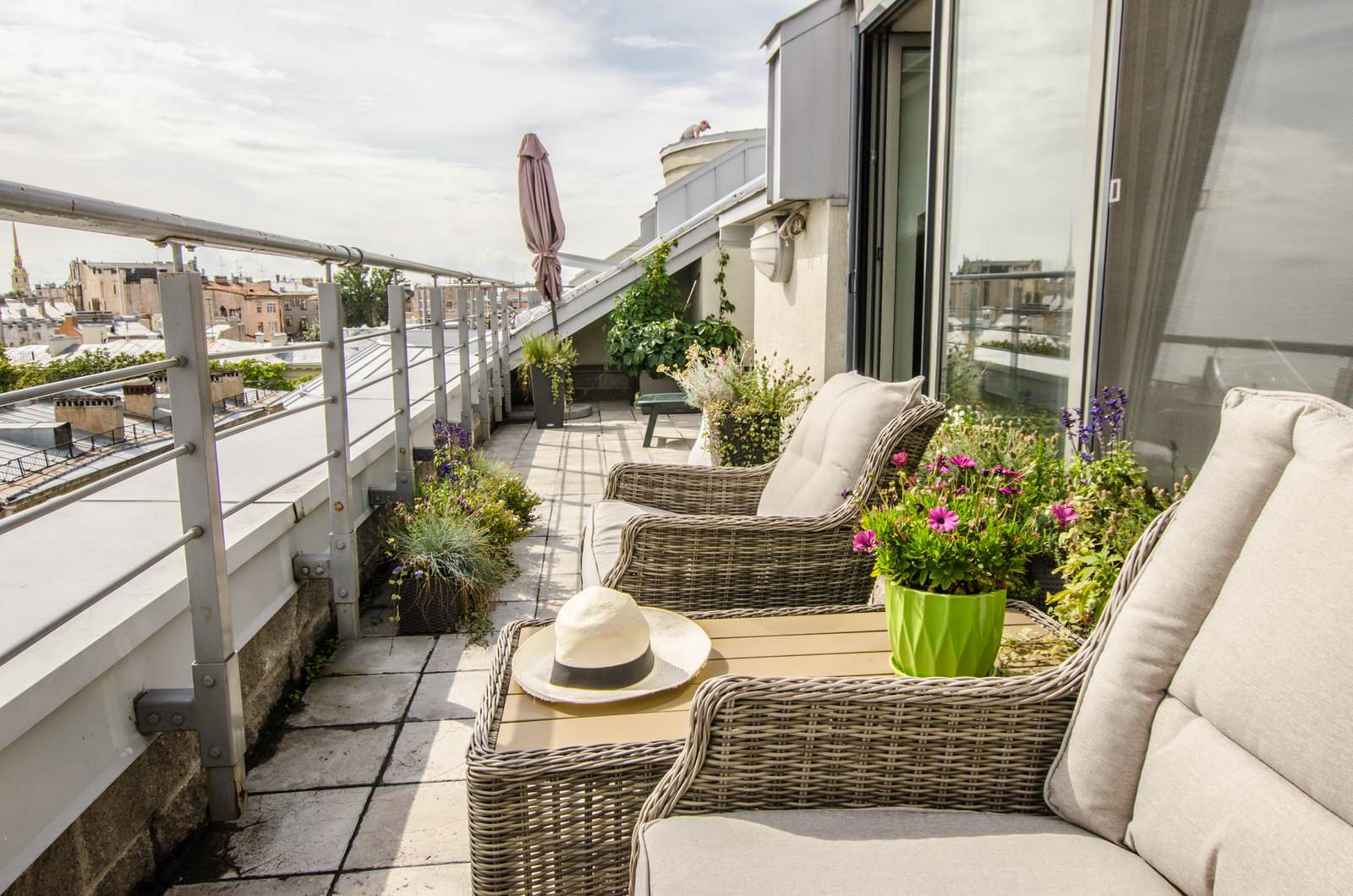 Обложка проекта: Терраса в центре города