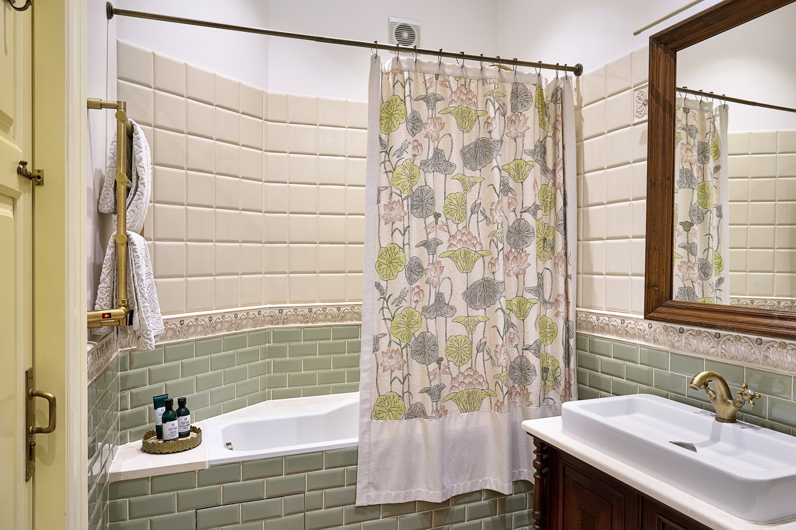 Обложка проекта: Квартира в историческом центре Москвы на Большом Козловском переулке