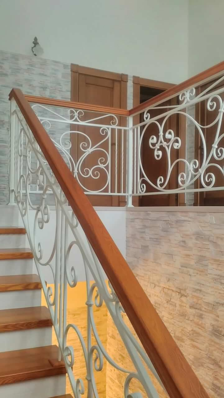 Облицовка каркаса массивом ясеня