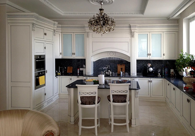 Обложка альбома: Обеденный стол с синхронным раздвижением.