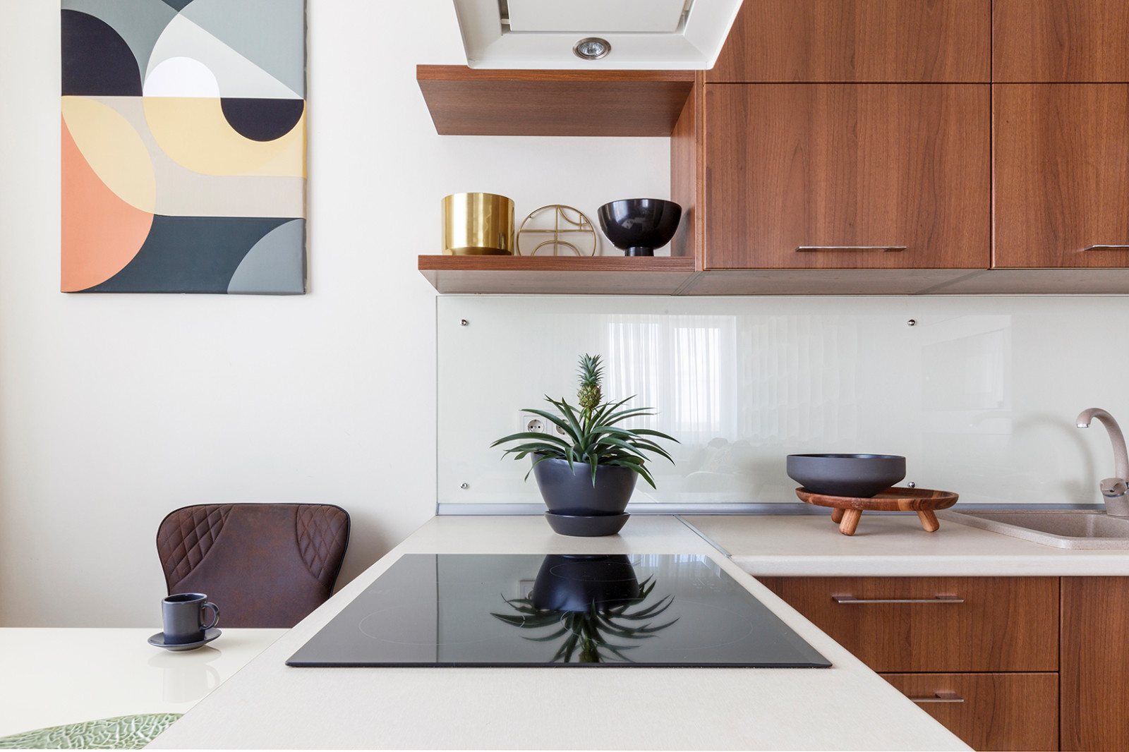 Кухня с коричневыми фасадами. Brown Kitchen