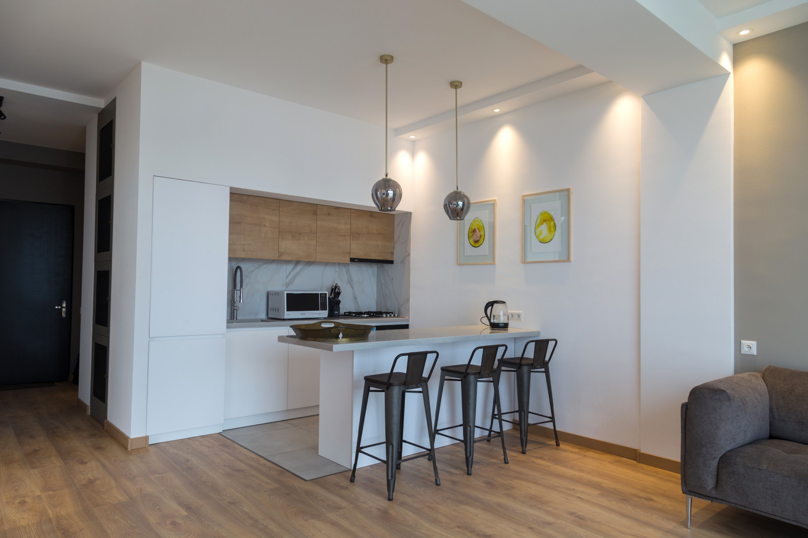 Обложка проекта: Апартаменты на площади Саакадзе