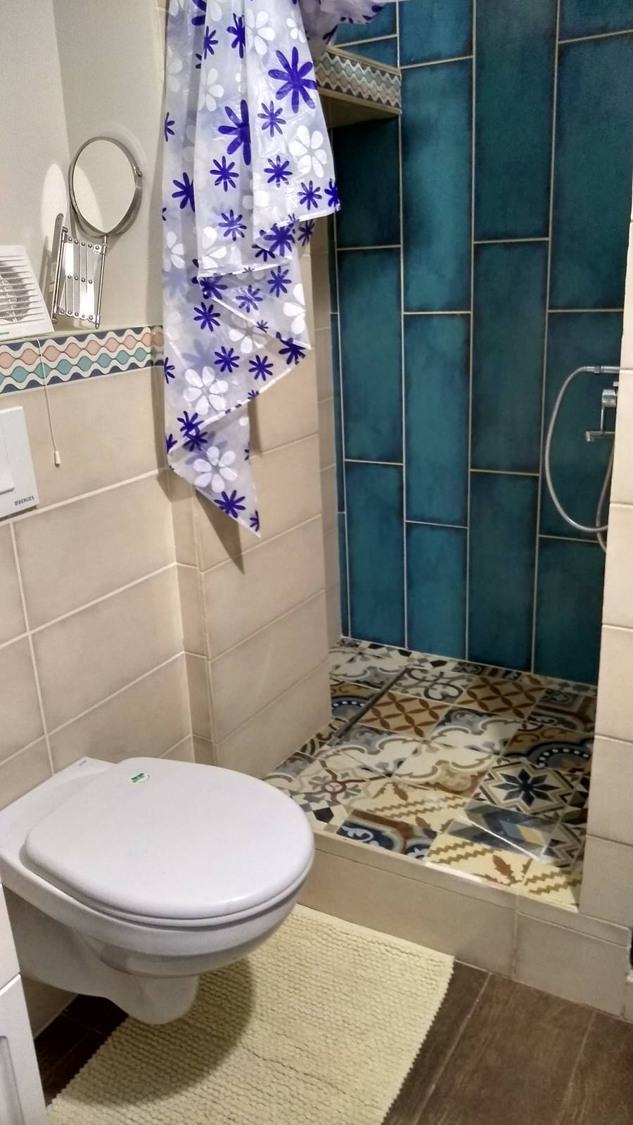 Ванная комната со встроенной душевой