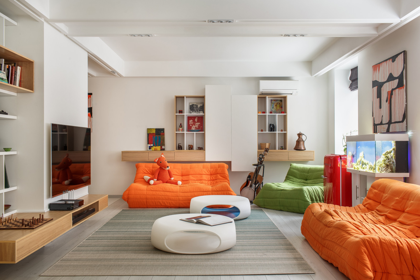 Белая квартира на Самарской площади