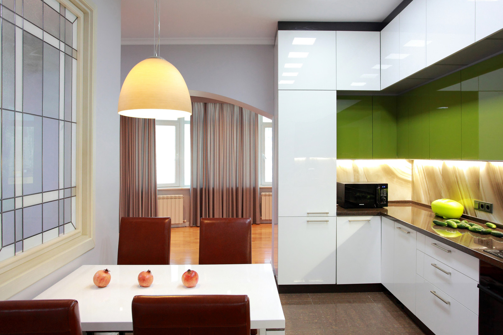 Зеленый диван и новая жизнь интерьера