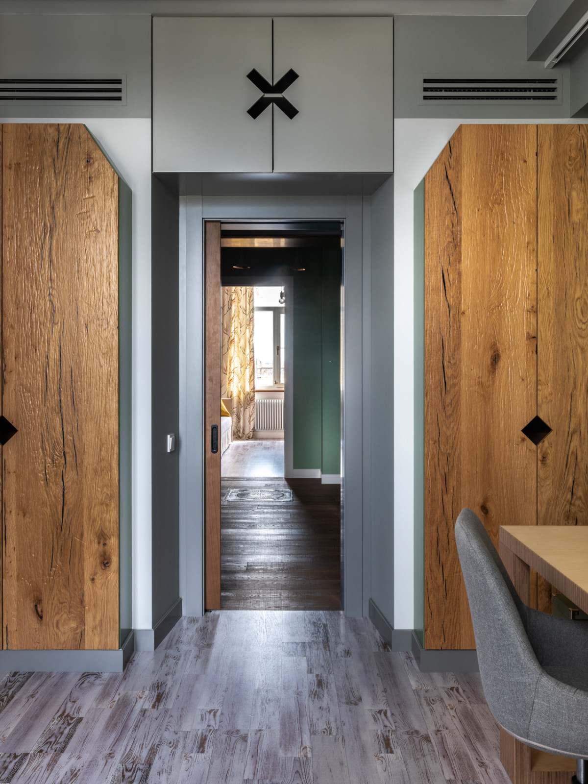 Houzz тур: Эклектичный лофт в «сталинке»