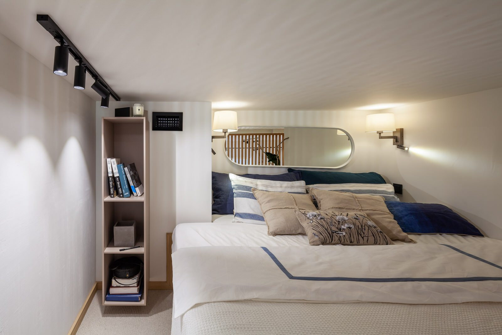 студия с антресолью