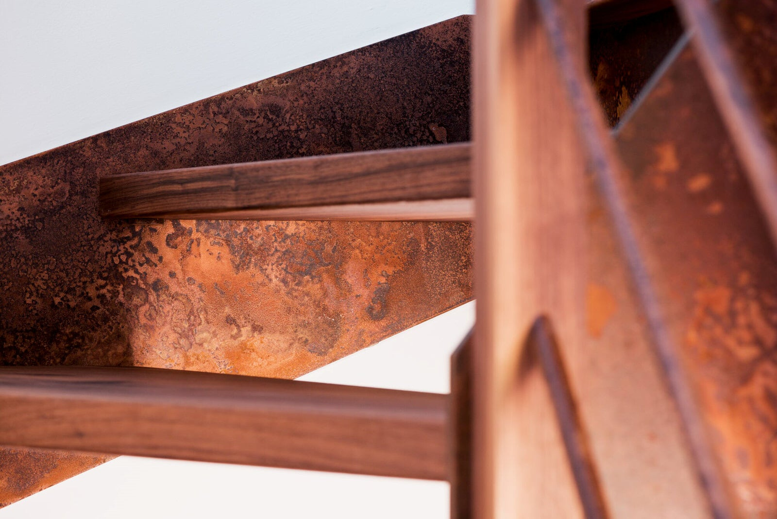 Дверь и лестница в стиле лофт