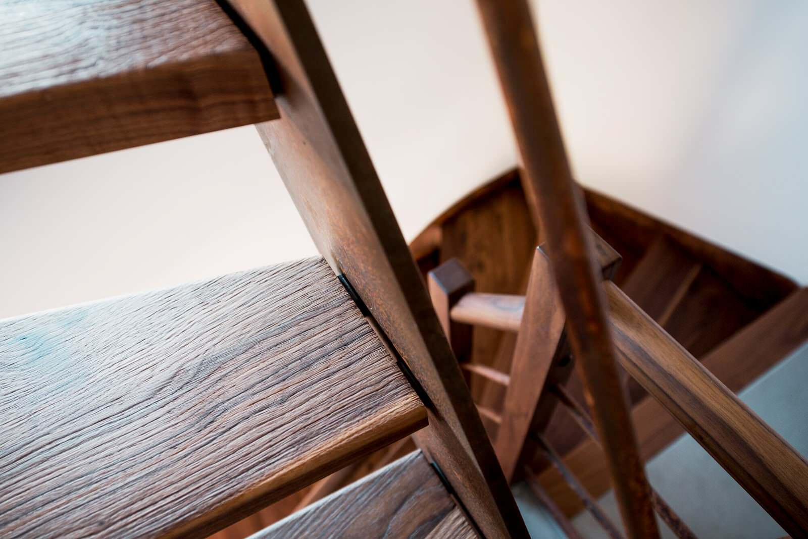 Дверь и лестница в стиле лофт