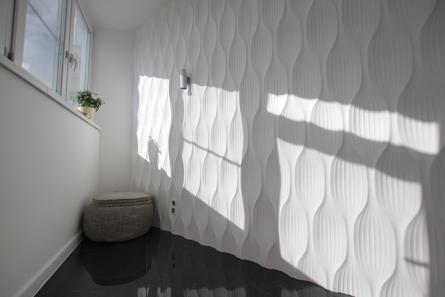 Лоджия с гипсовыми панелями