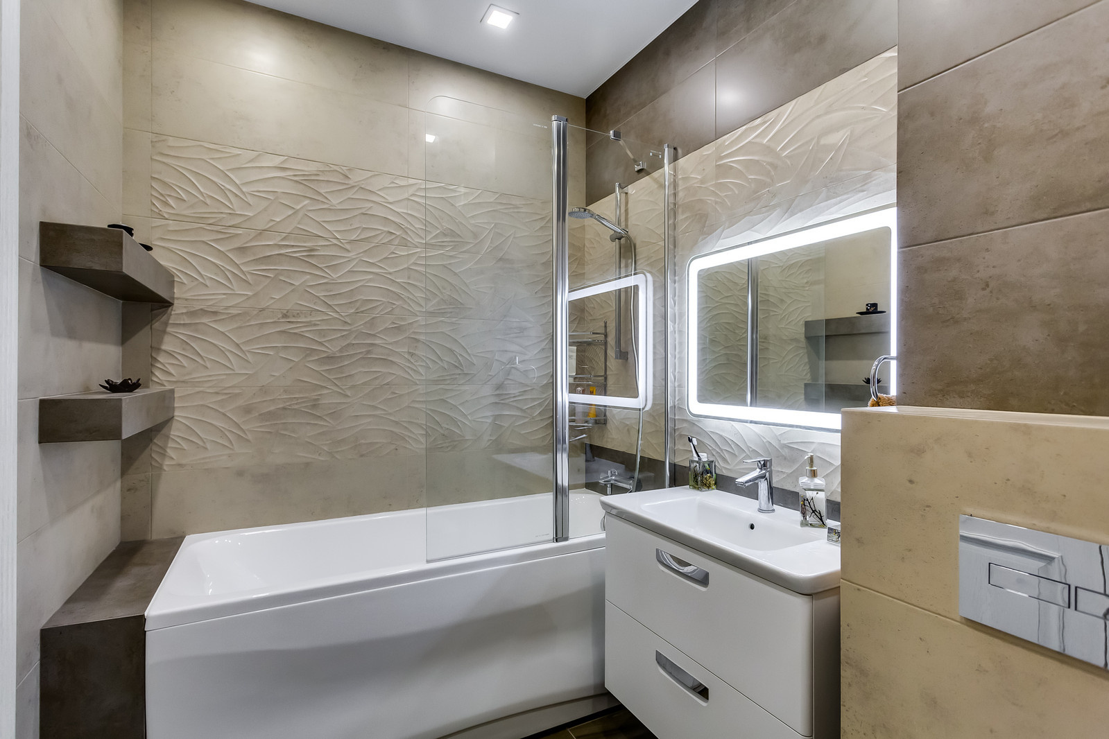 Союз белого и черного в интерьере квартиры