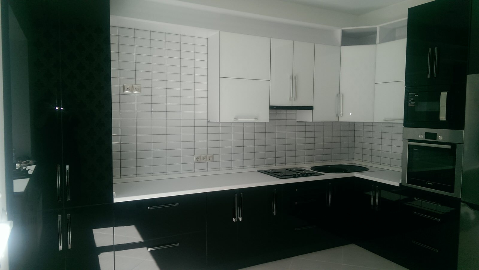 кухня белое черное пластик