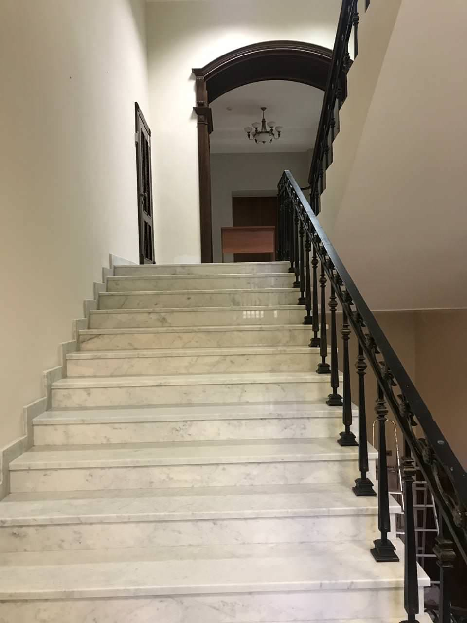 Лестницы из белого мрамора Коелга