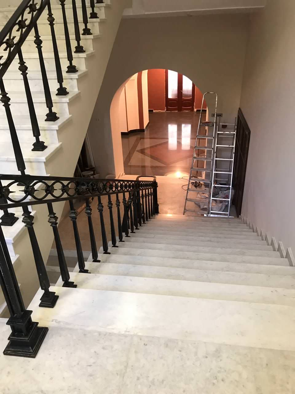 Лестницы из белого мрамора Коелга