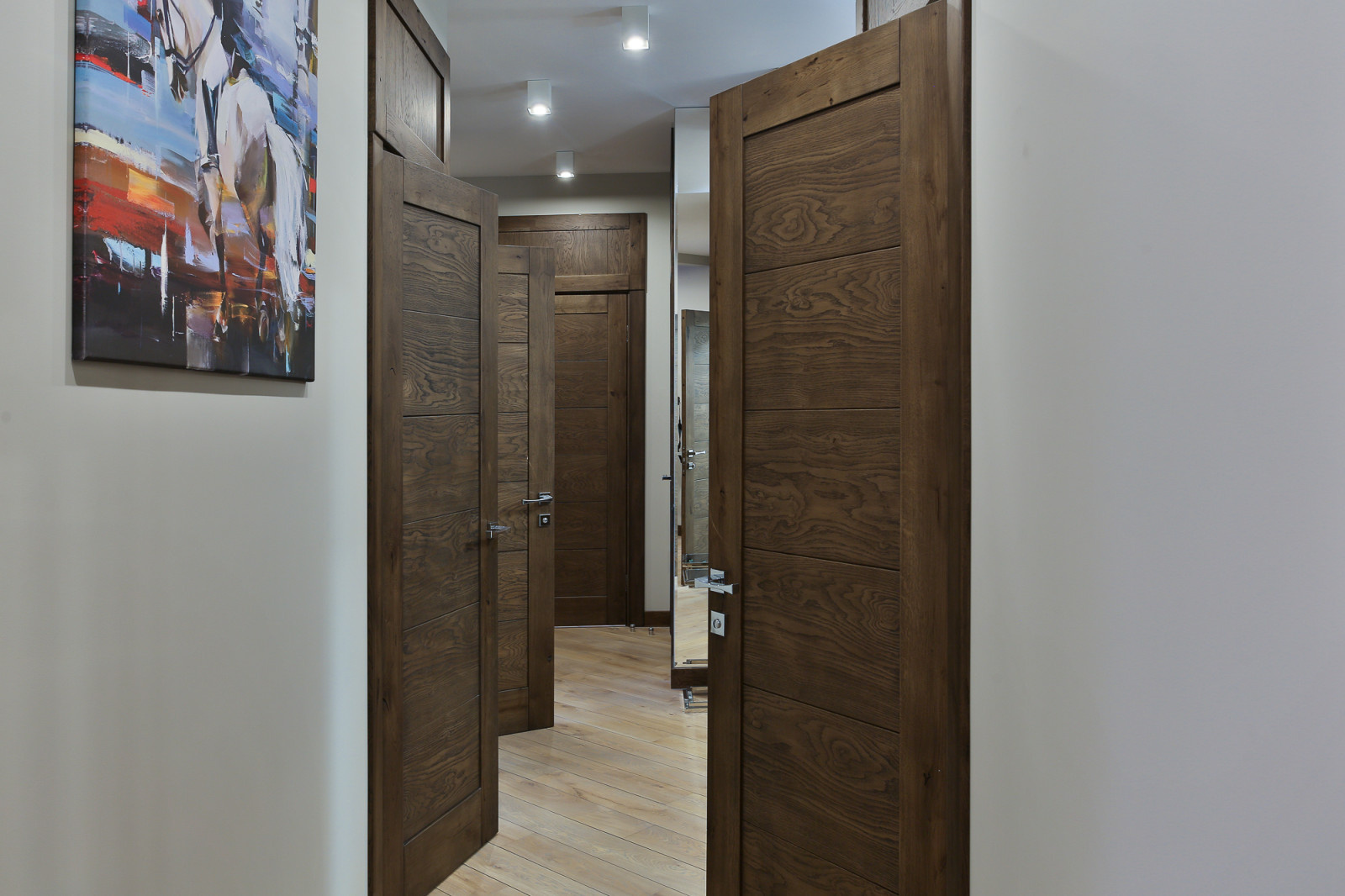 Паркет, двери, фальш-фрамуги, плинтус