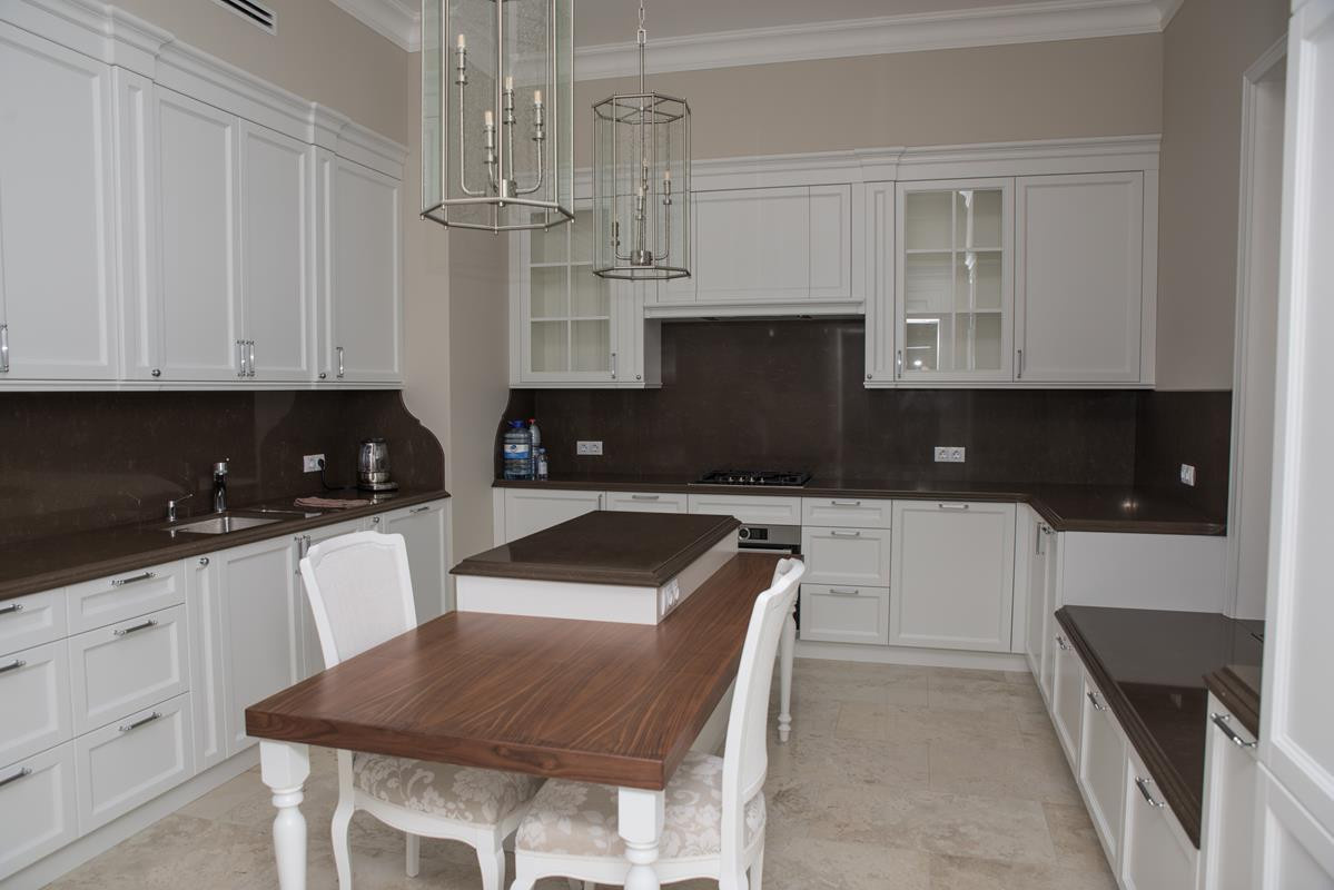 Столярные изделия в коттедж : лестницы, мебель, двери и тд.