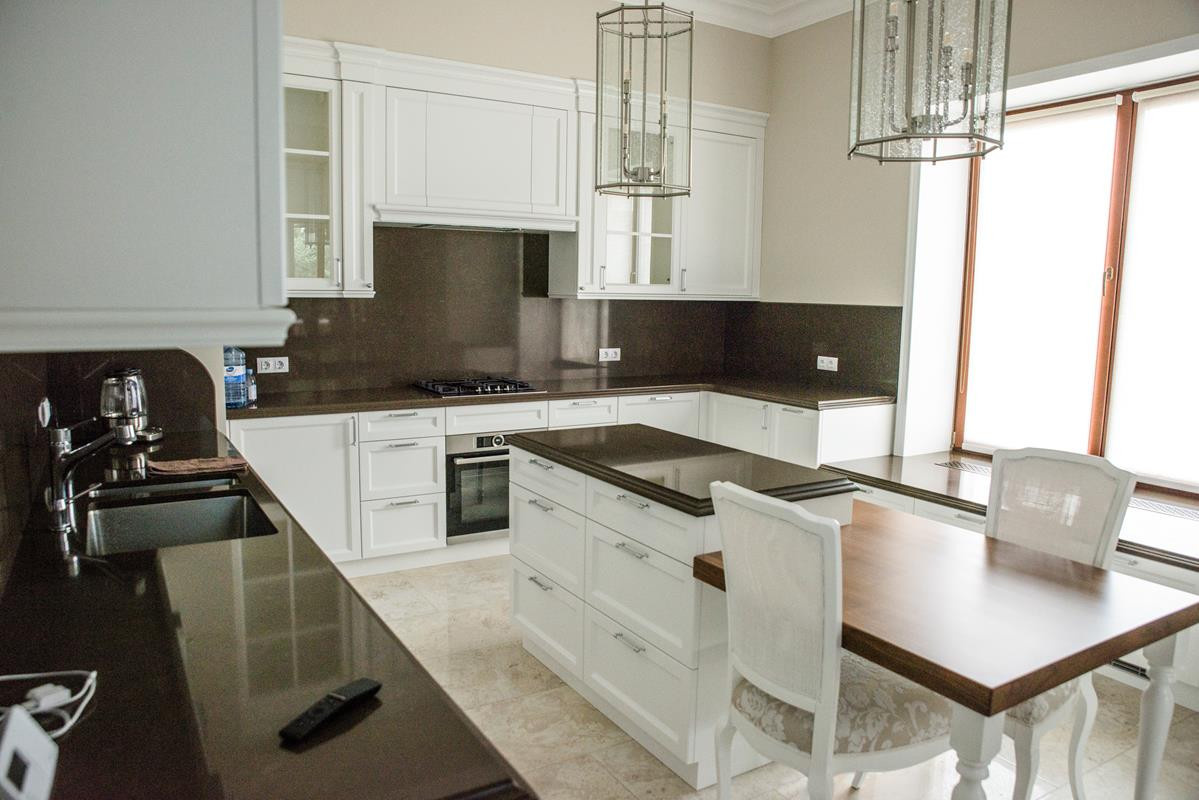 Столярные изделия в коттедж : лестницы, мебель, двери и тд.