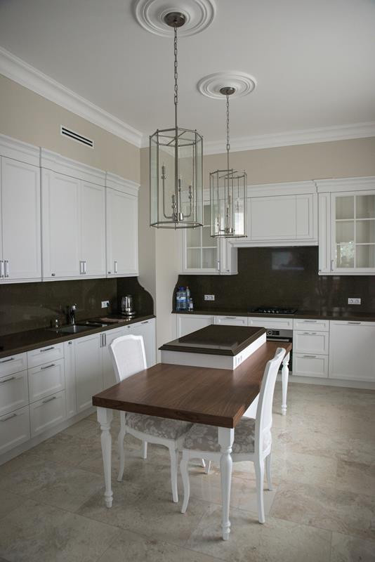 Столярные изделия в коттедж : лестницы, мебель, двери и тд.