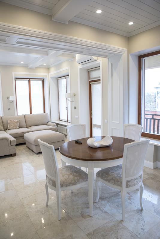 Столярные изделия в коттедж : лестницы, мебель, двери и тд.