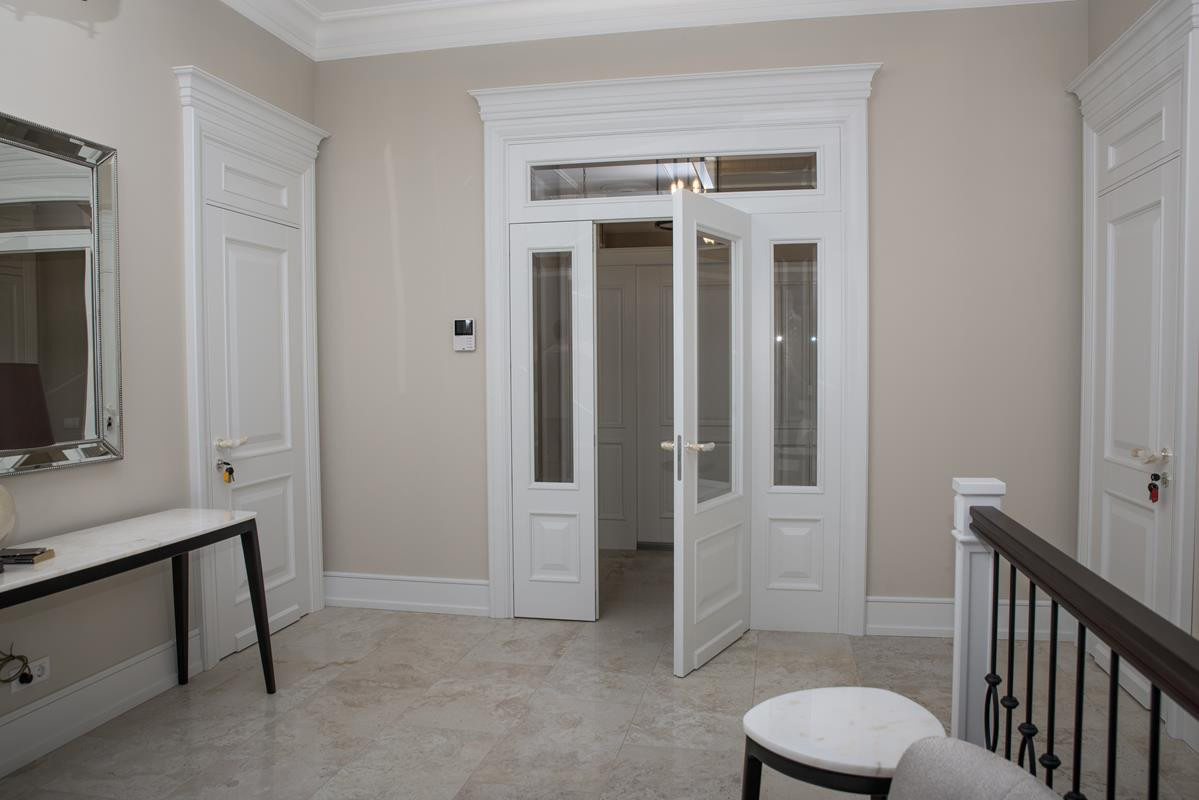 Столярные изделия в коттедж : лестницы, мебель, двери и тд.