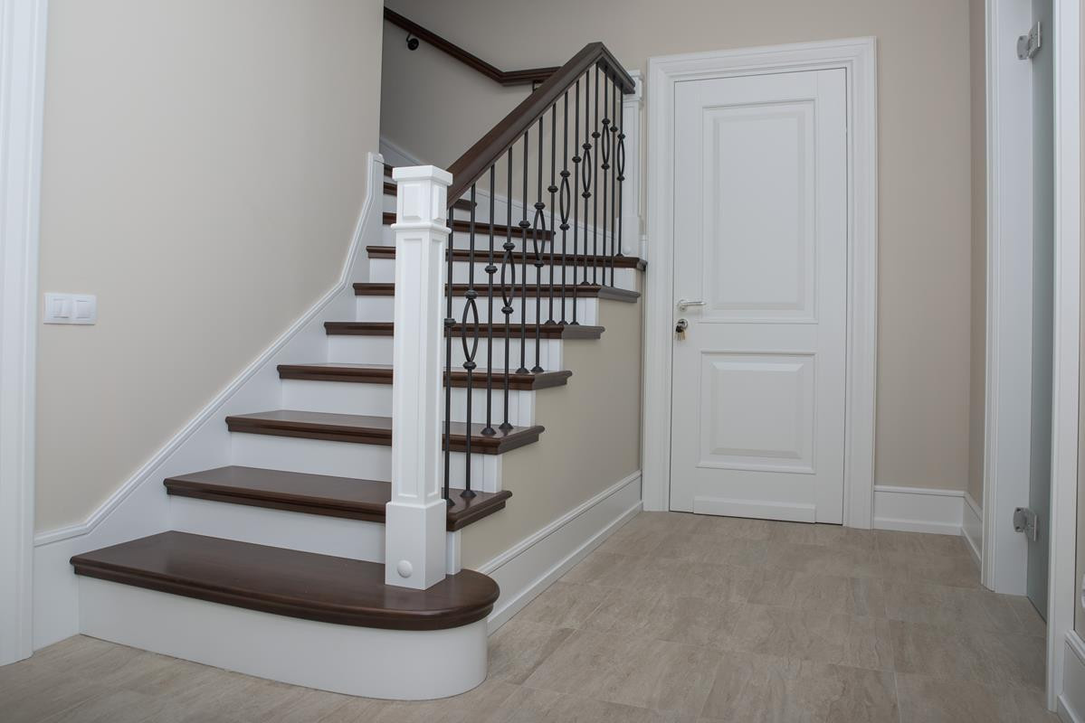 Столярные изделия в коттедж : лестницы, мебель, двери и тд.