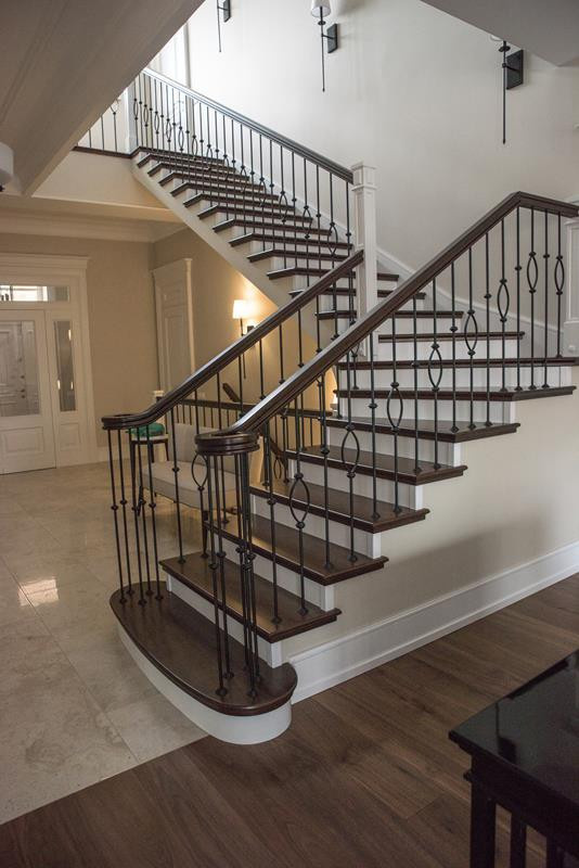 Столярные изделия в коттедж : лестницы, мебель, двери и тд.