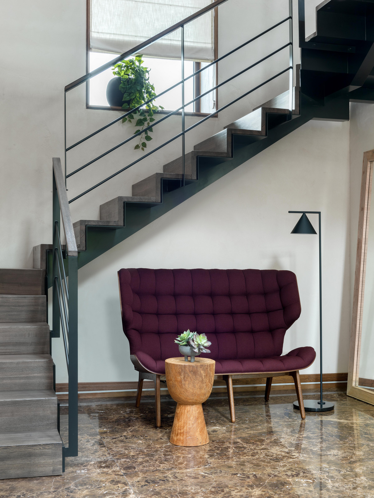 Лестница на второй этаж. Загородный дом Шале