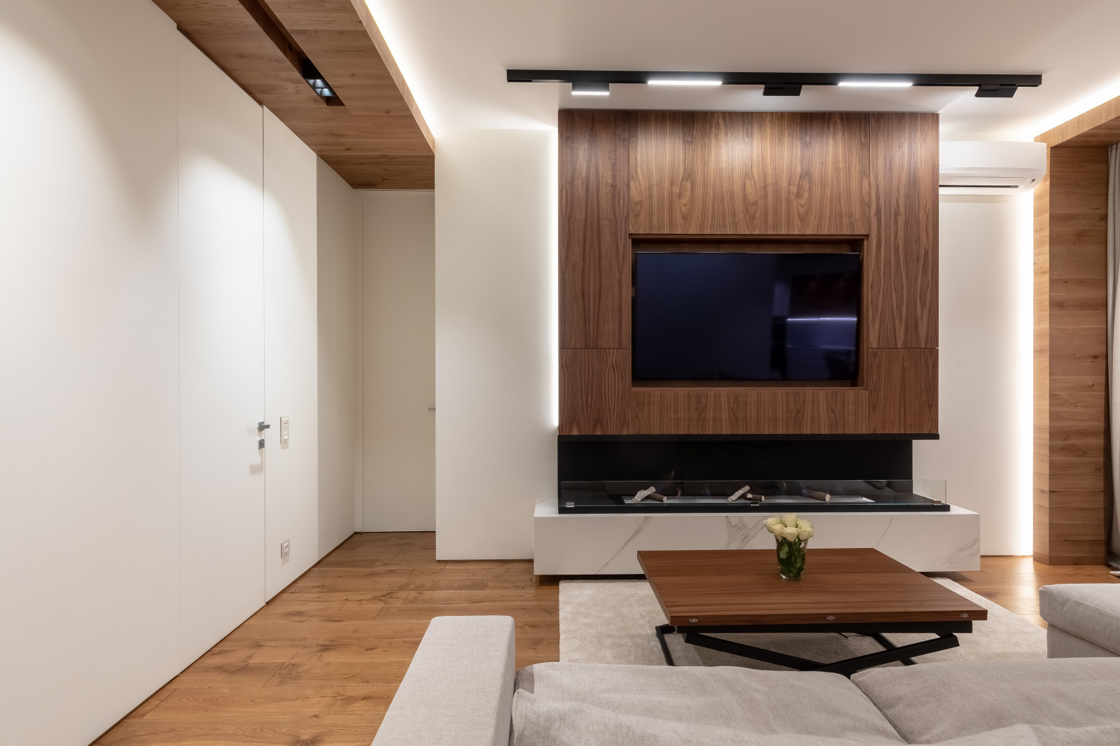 Гостиная. Журнальный столик BoConcept