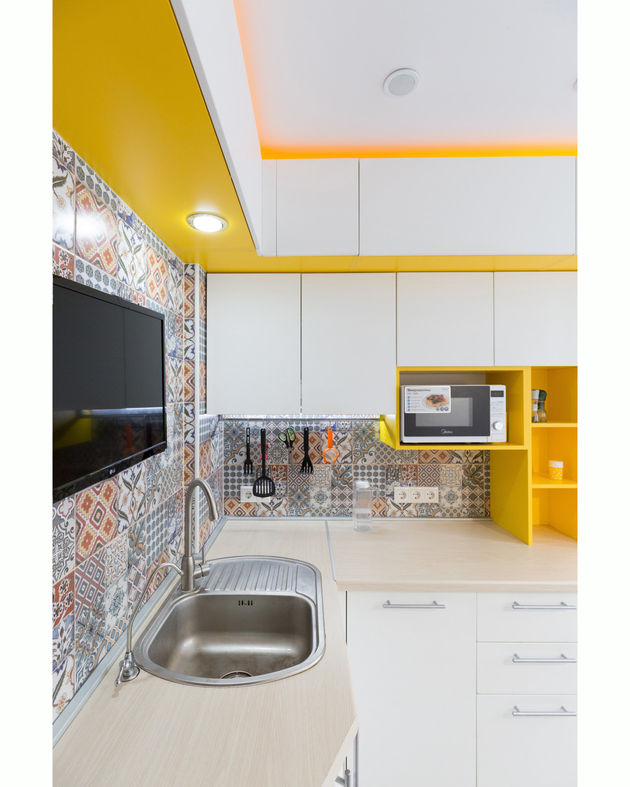 Яркая кухня