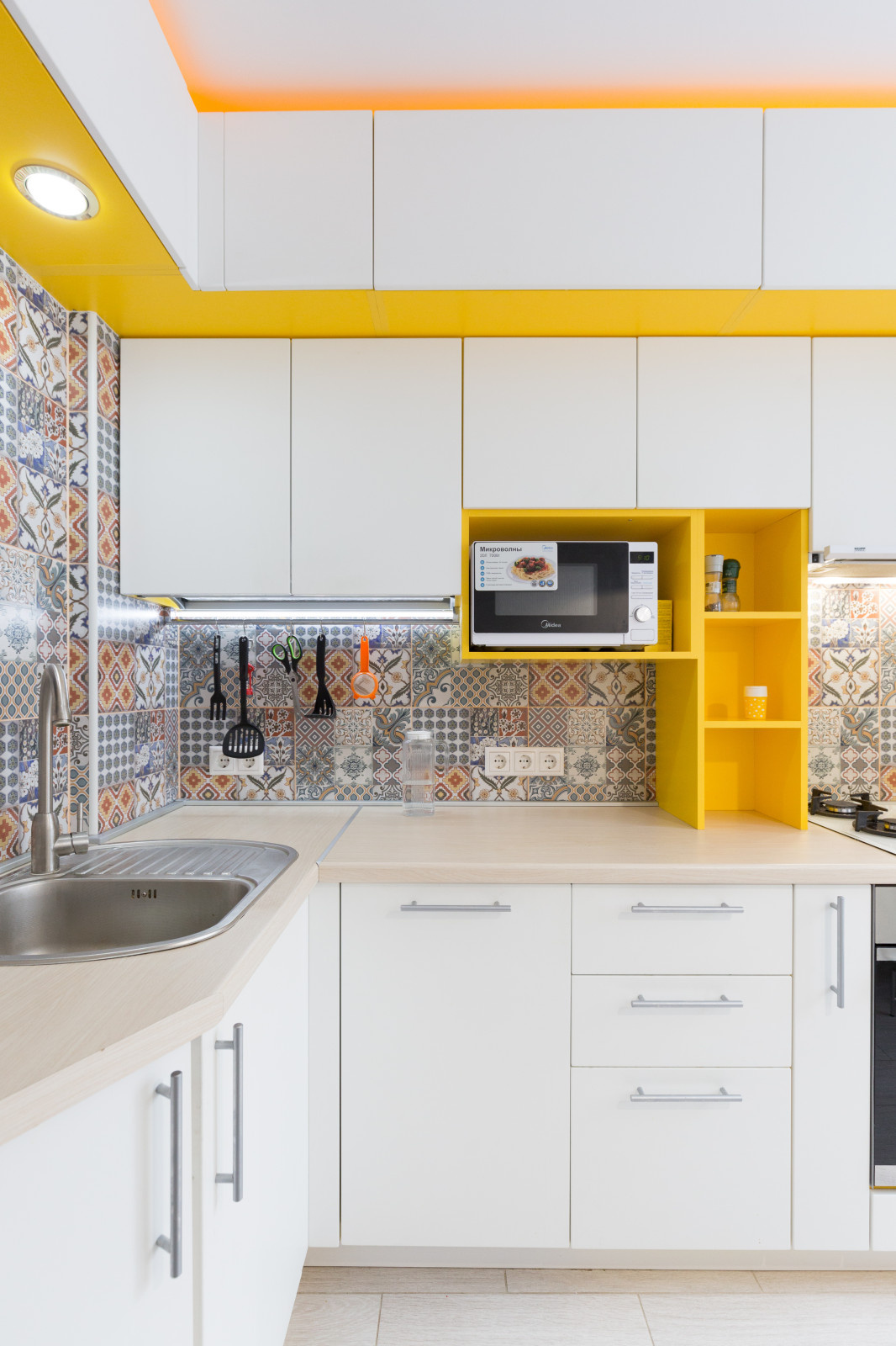 Яркая кухня