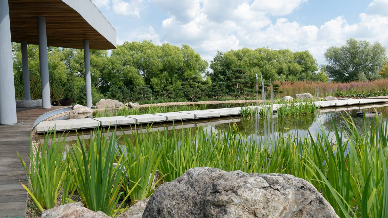 Обложка альбома: мосты над водой из плит