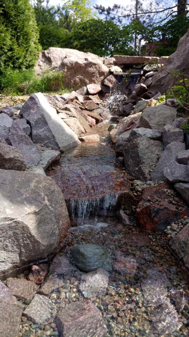 Декоративный водоём с рыбой в Агалатово (ЛО)