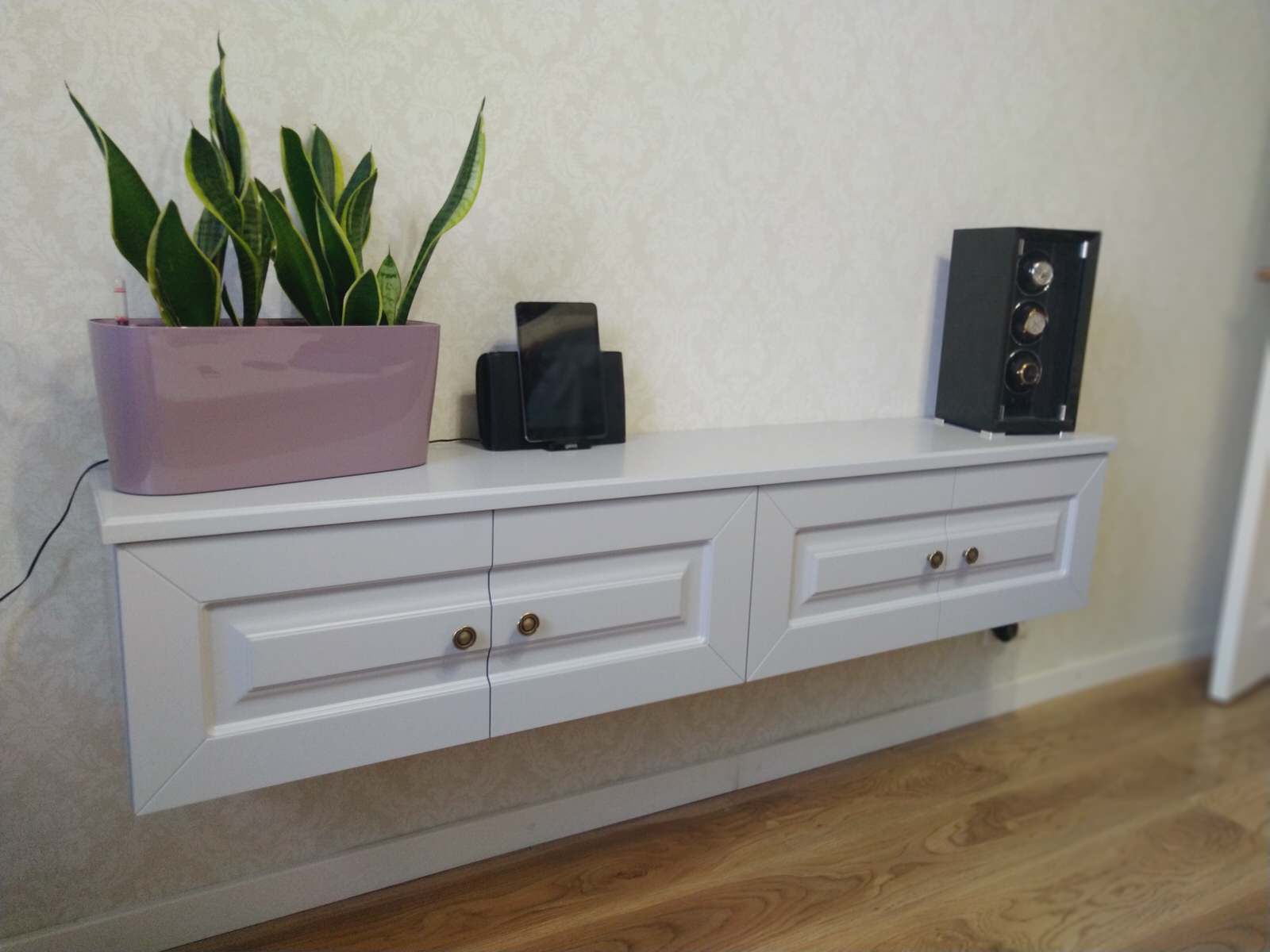 Классичейский шкаф и подвесная тумба на заказ