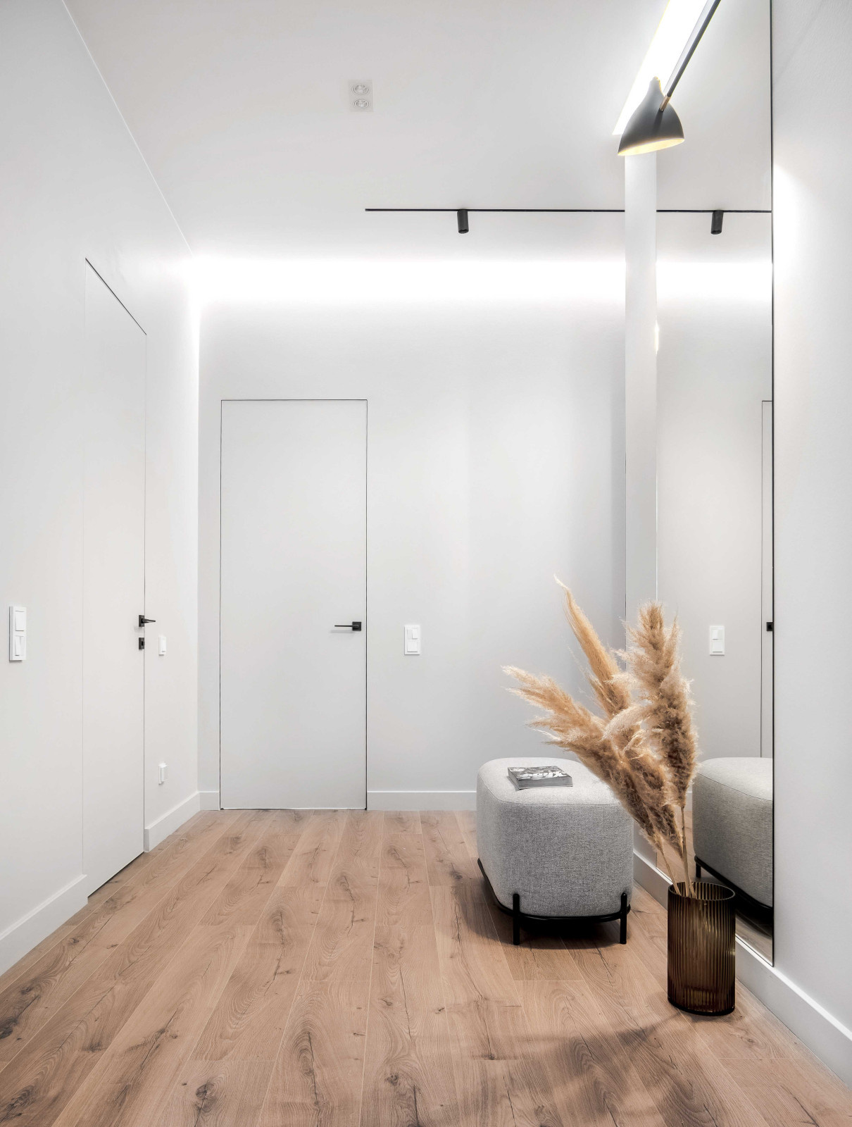 Обложка альбома: прихожая