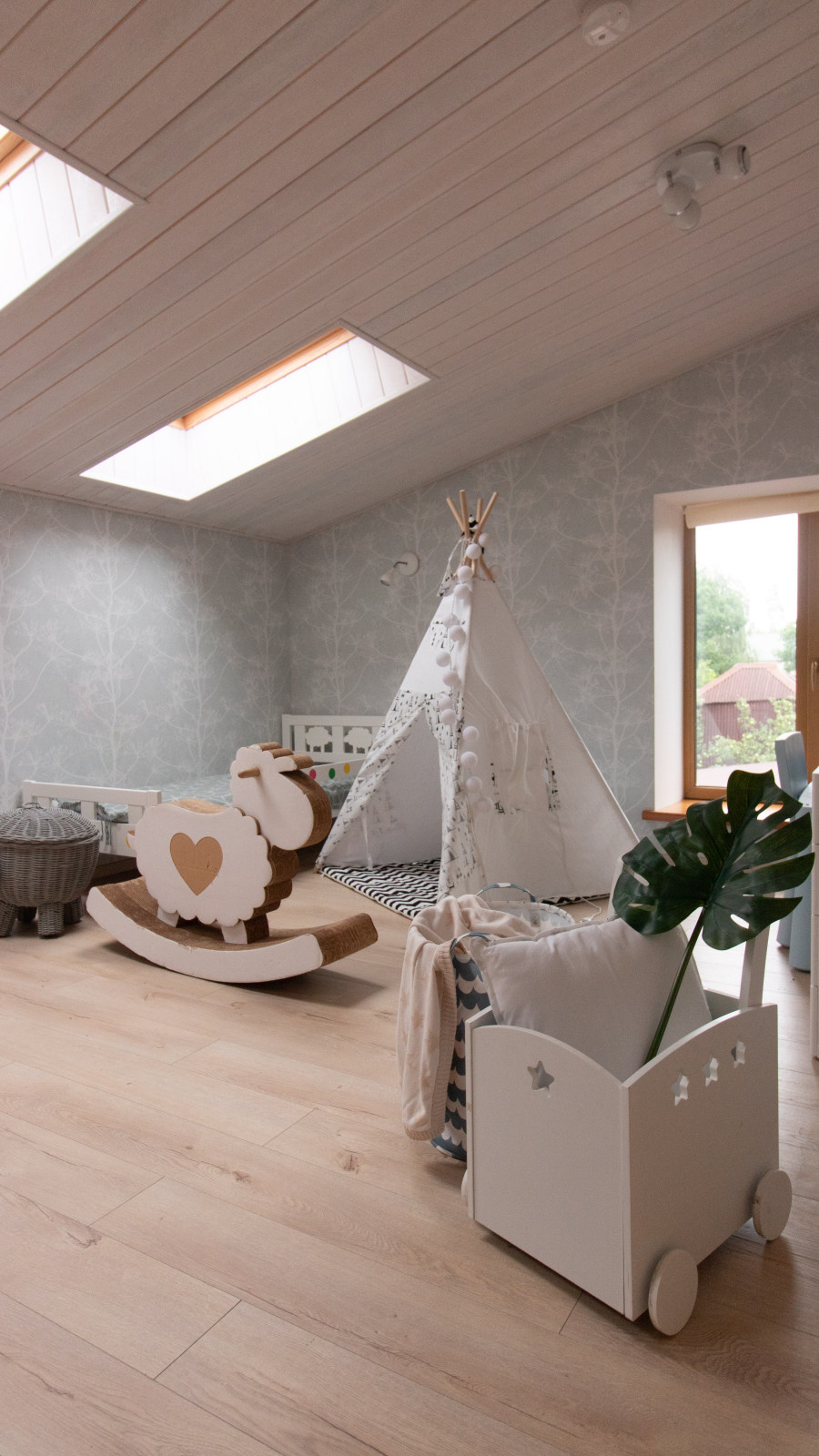 Обложка альбома: потолок