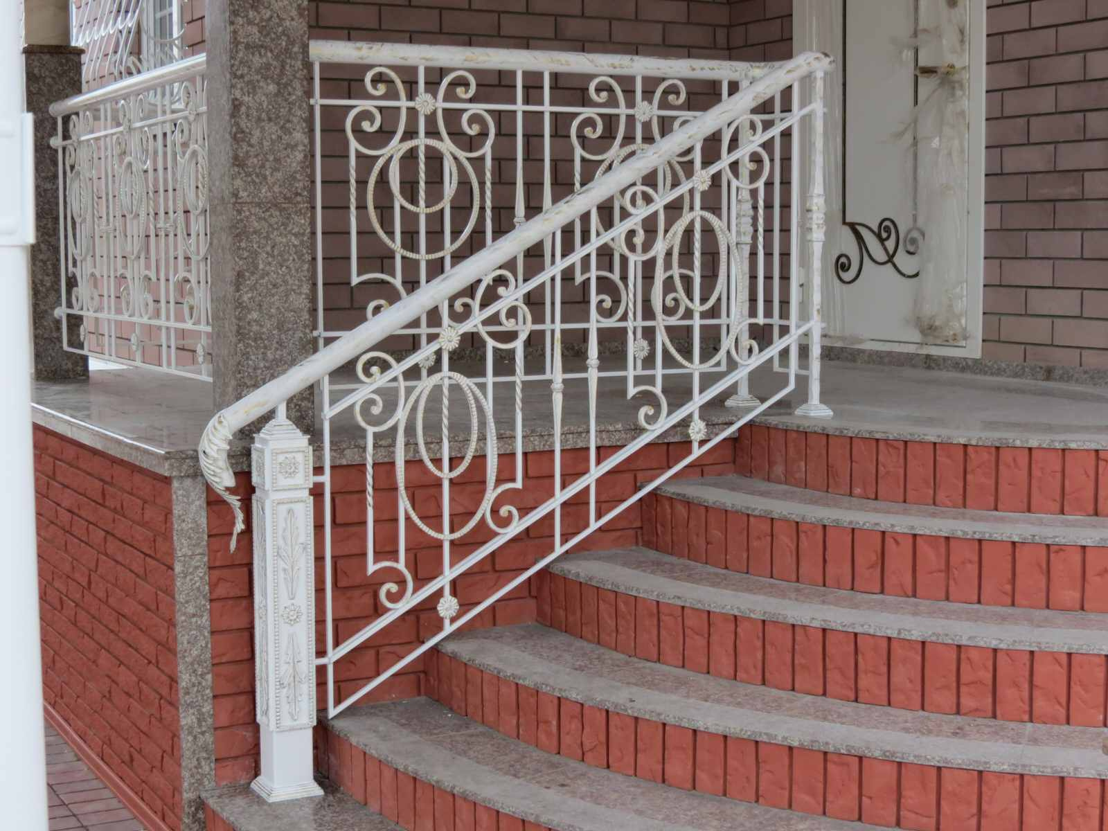 Уличное ограждение крыльца