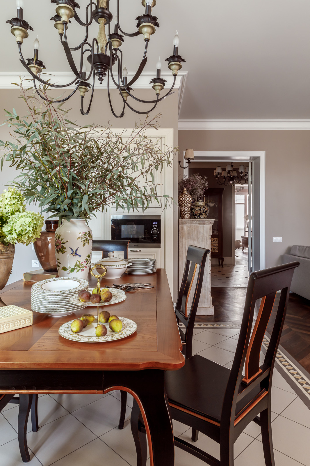 Houzz тур: Атмосферная классика с букетами и Ганешей в Краснодаре