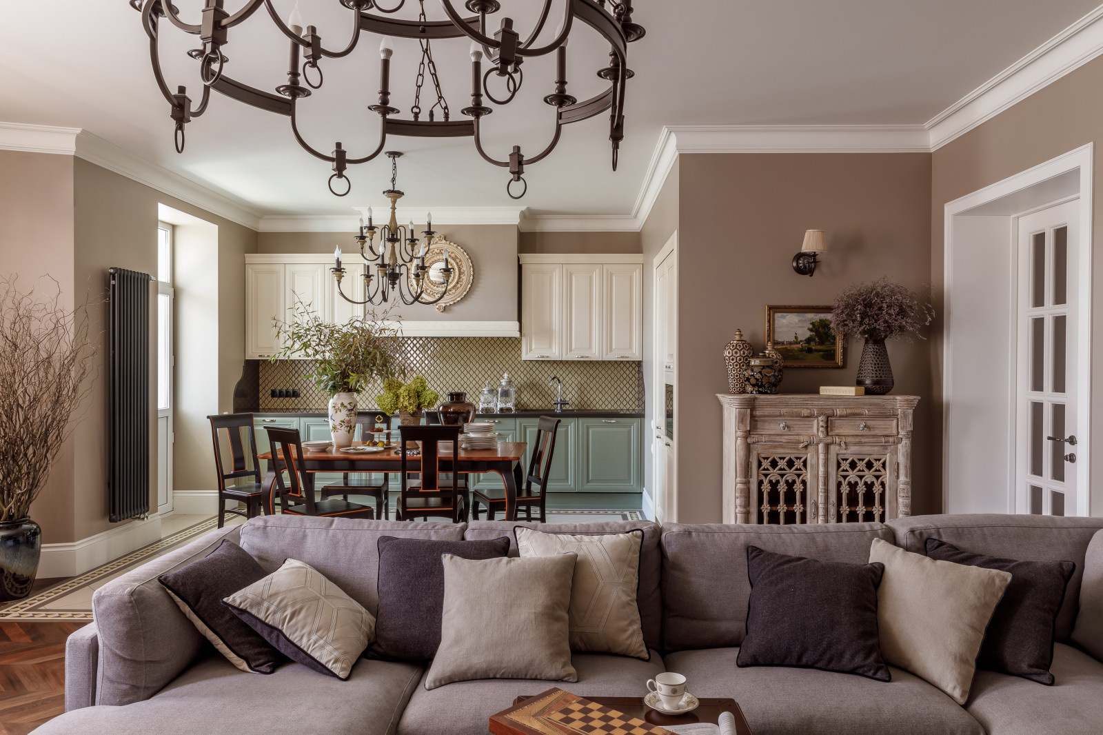 Houzz тур: Атмосферная классика с букетами и Ганешей в Краснодаре