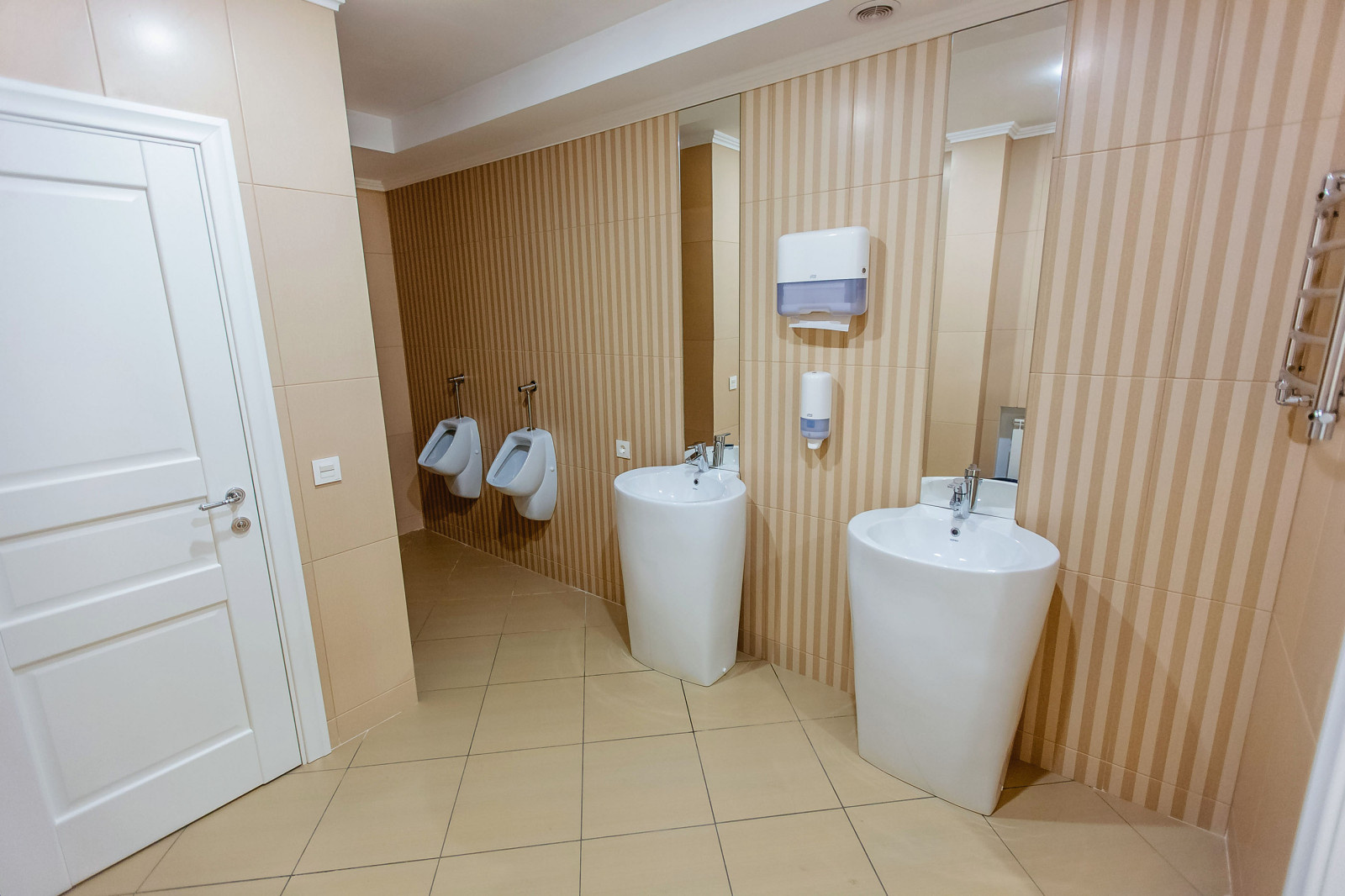 Банкетный зал в загородном отеле Villatic