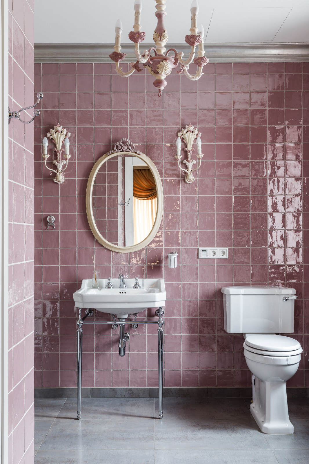 Дом с круглым окном