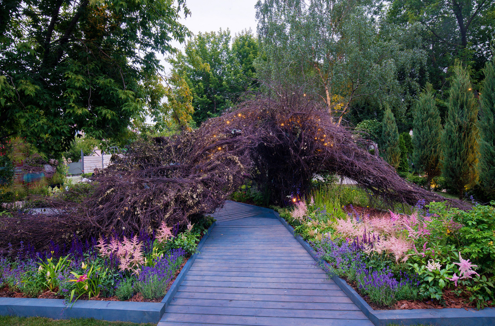 Проект недели: Сад «Декорации Метерлинка» на выставке в Москве