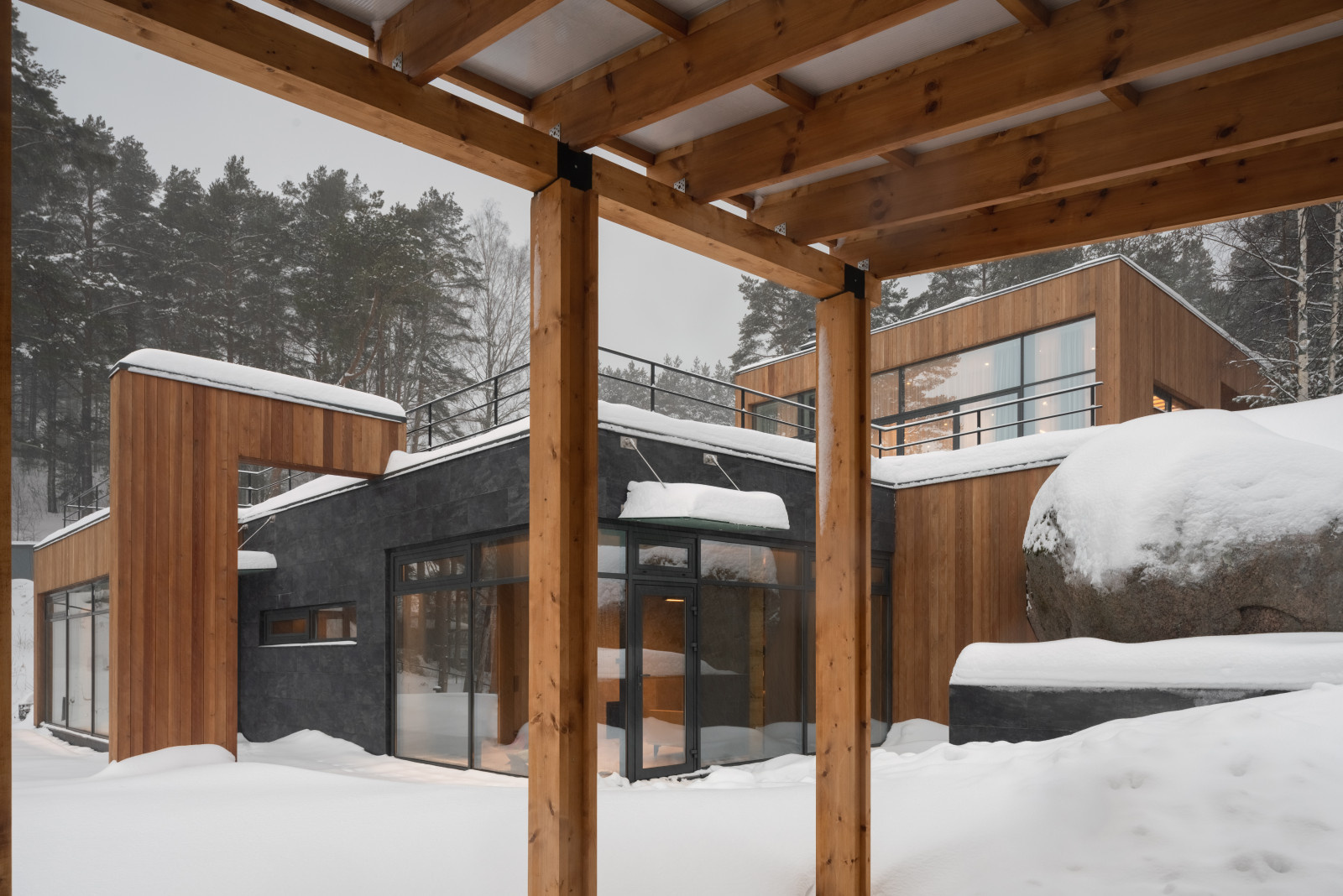 Дом на склоне