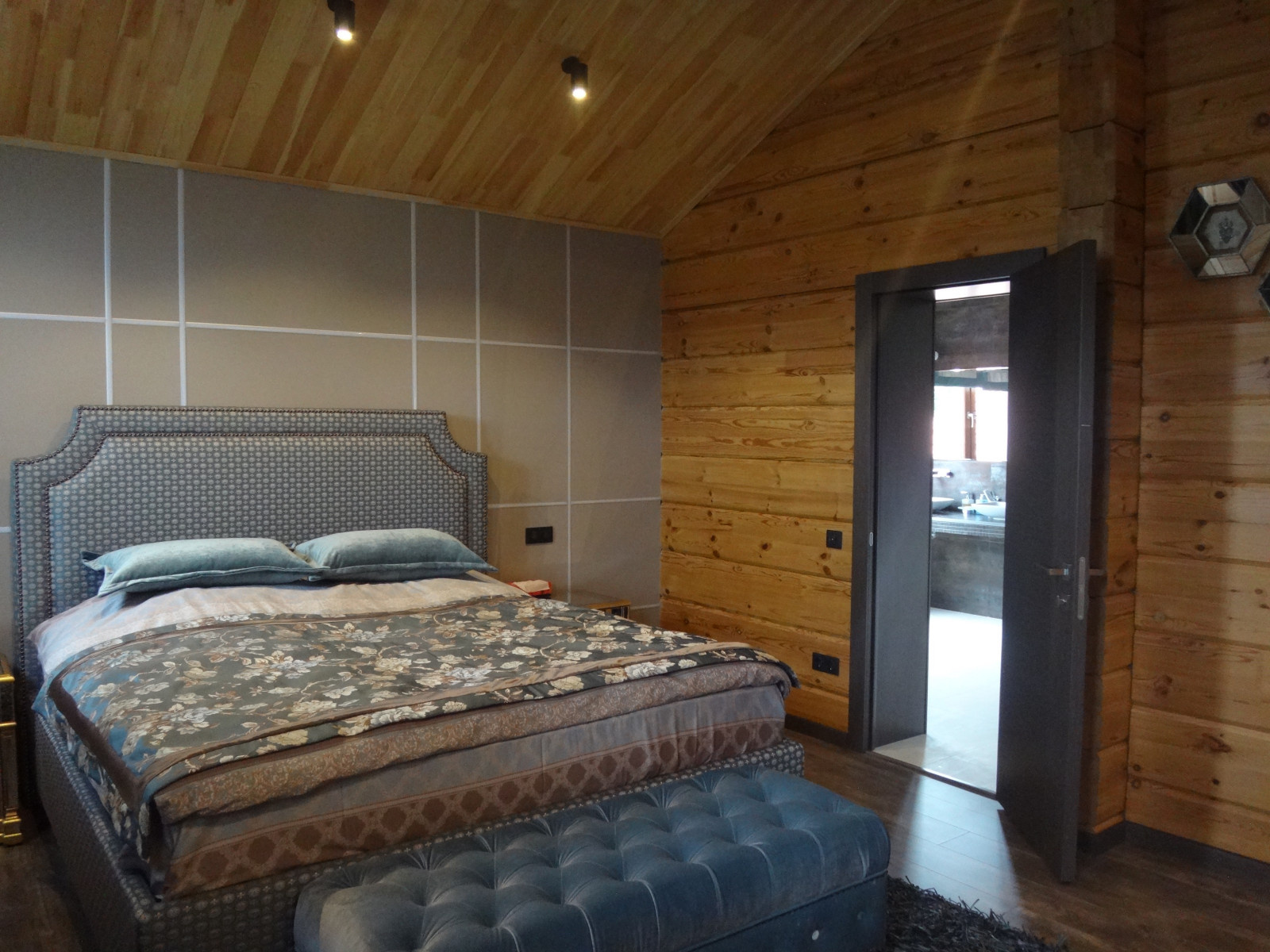 Частный дом из клееного бруса 500 кв.м.  д.Мостовское.