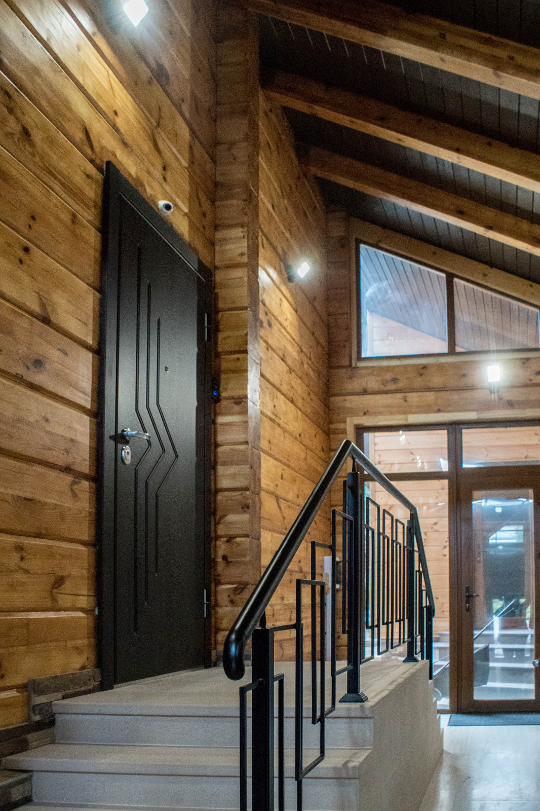 Частный дом из клееного бруса 500 кв.м.  д.Мостовское.